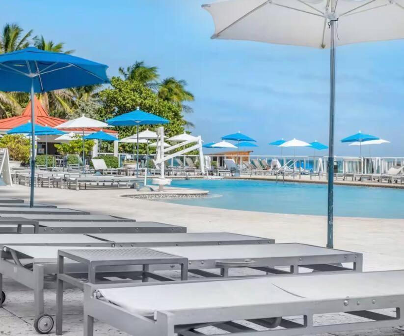 Appartamento Oceanfront With Balcony Sunny Isles - Spectacular! Miami Beach Esterno foto