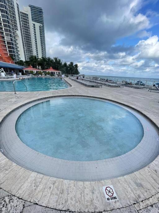 Appartamento Oceanfront With Balcony Sunny Isles - Spectacular! Miami Beach Esterno foto