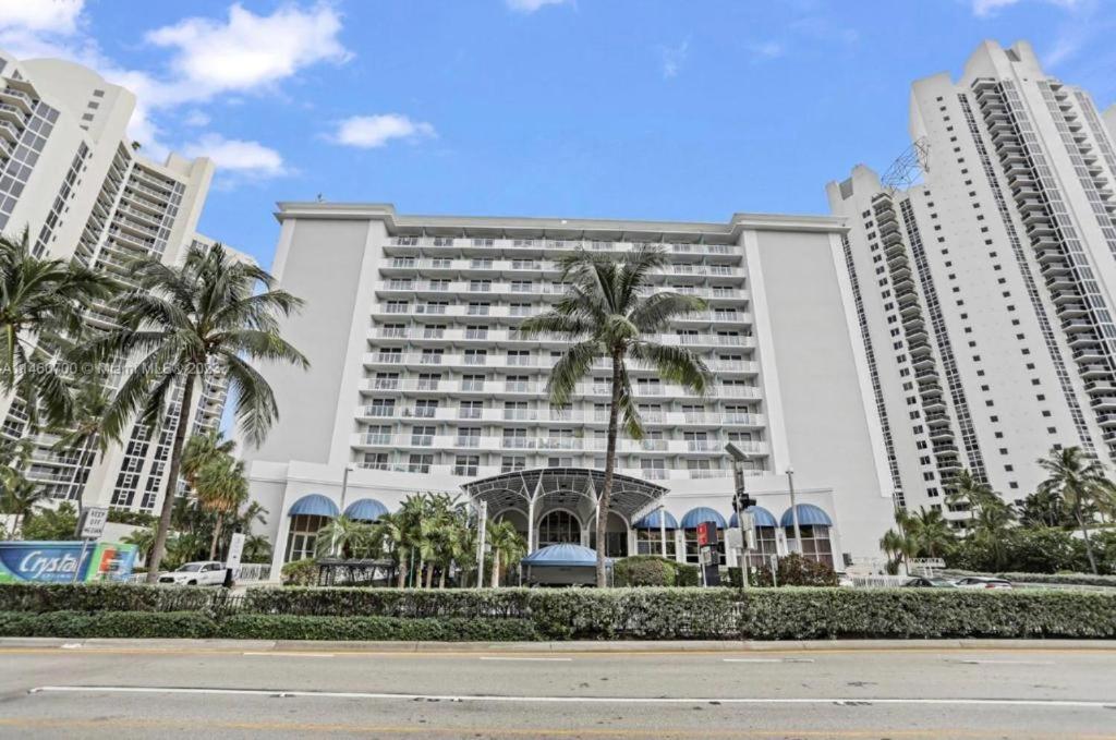 Appartamento Oceanfront With Balcony Sunny Isles - Spectacular! Miami Beach Esterno foto