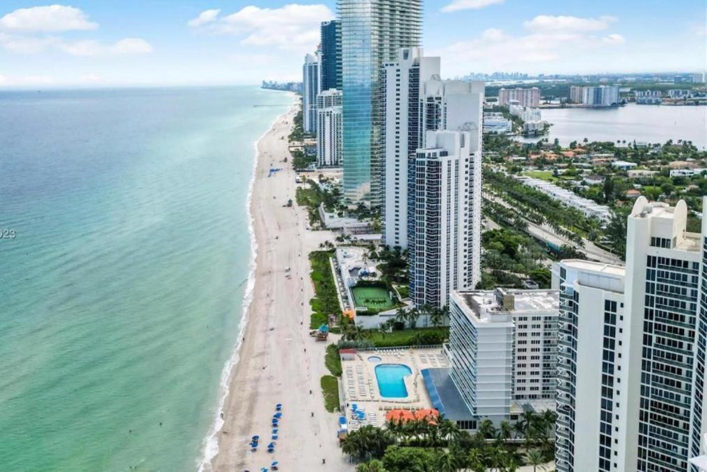 Appartamento Oceanfront With Balcony Sunny Isles - Spectacular! Miami Beach Esterno foto