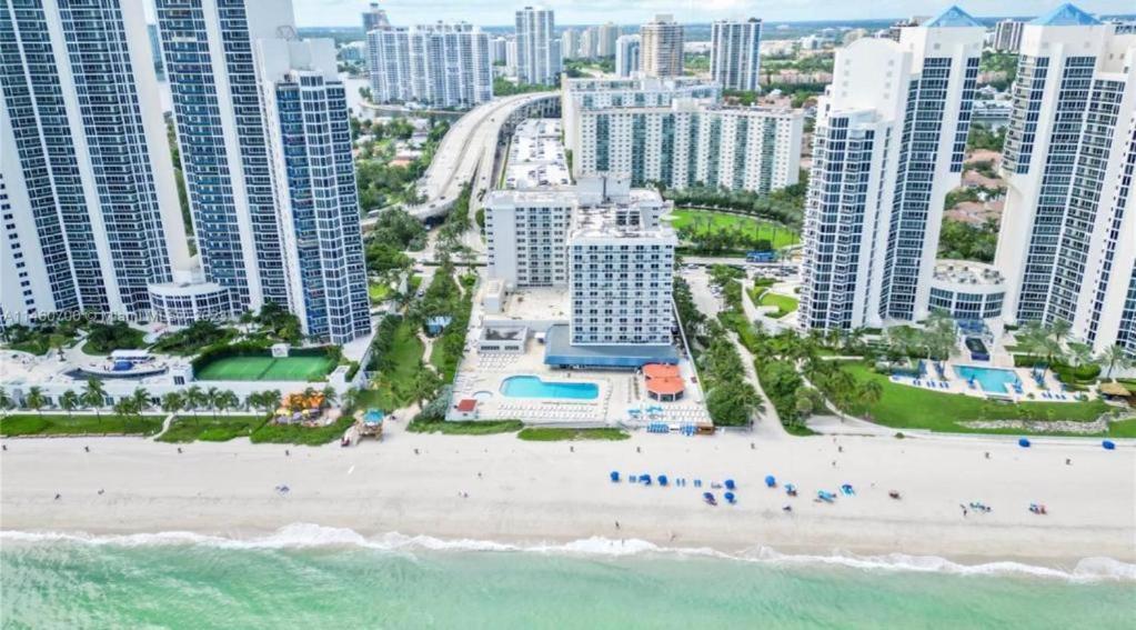 Appartamento Oceanfront With Balcony Sunny Isles - Spectacular! Miami Beach Esterno foto